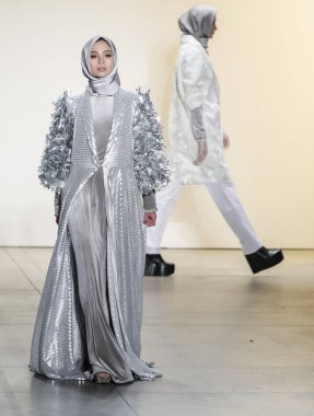 Anniesa Hasibuan Fw17 koleksiyonu