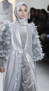 Anniesa Hasibuan Fw17 koleksiyonu