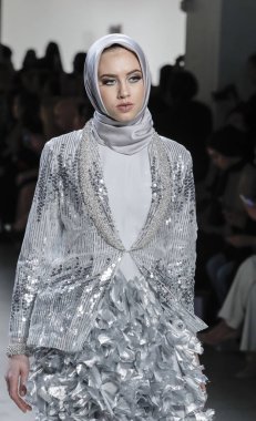 Anniesa Hasibuan Fw17 koleksiyonu