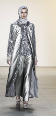 Anniesa Hasibuan Fw17 koleksiyonu