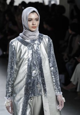 Anniesa Hasibuan Fw17 koleksiyonu