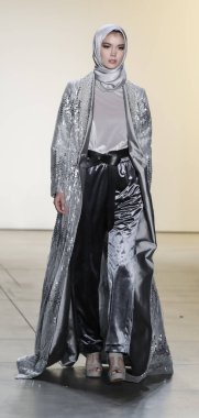 Anniesa Hasibuan Fw17 koleksiyonu