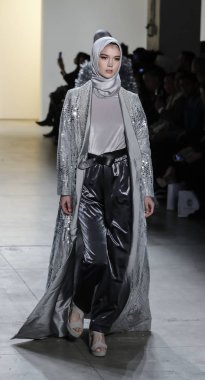 Anniesa Hasibuan Fw17 koleksiyonu