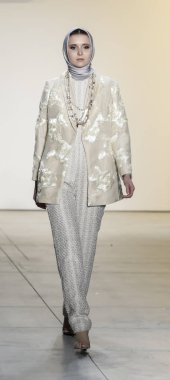 Anniesa Hasibuan Fw17 koleksiyonu