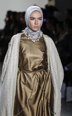 Anniesa Hasibuan Fw17 koleksiyonu