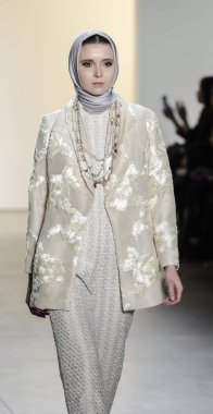 Anniesa Hasibuan Fw17 koleksiyonu