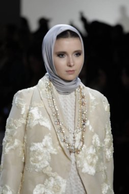 Anniesa Hasibuan Fw17 koleksiyonu