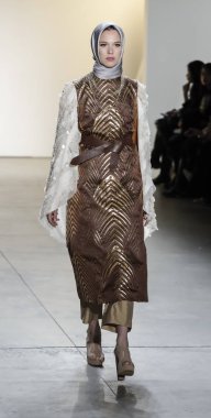 Anniesa Hasibuan Fw17 koleksiyonu