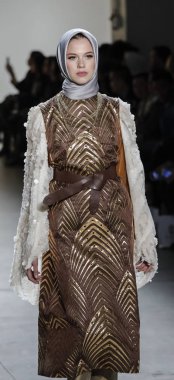 Anniesa Hasibuan Fw17 koleksiyonu