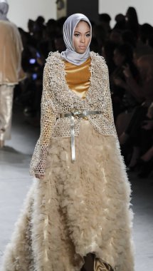 Anniesa Hasibuan Fw17 koleksiyonu