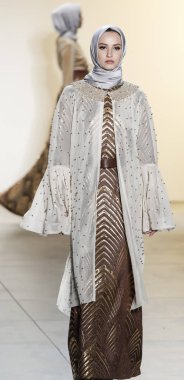 Anniesa Hasibuan Fw17 koleksiyonu