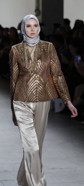 Anniesa Hasibuan Fw17 koleksiyonu