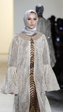 Anniesa Hasibuan Fw17 koleksiyonu