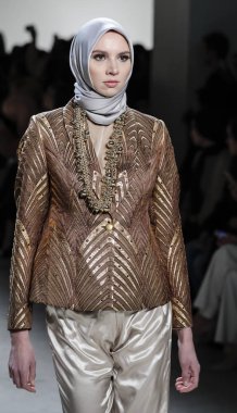 Anniesa Hasibuan Fw17 koleksiyonu