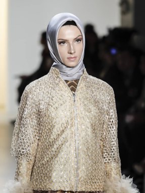 Anniesa Hasibuan Fw17 koleksiyonu