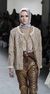 Anniesa Hasibuan Fw17 koleksiyonu