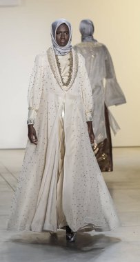 Anniesa Hasibuan Fw17 koleksiyonu