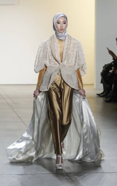 Anniesa Hasibuan Fw17 koleksiyonu