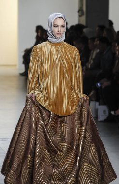 Anniesa Hasibuan Fw17 koleksiyonu