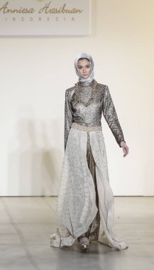 Anniesa Hasibuan Fw17 koleksiyonu