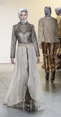 Anniesa Hasibuan Fw17 koleksiyonu