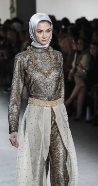 Anniesa Hasibuan Fw17 koleksiyonu