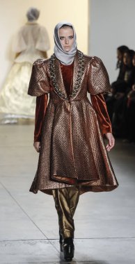 Anniesa Hasibuan Fw17 koleksiyonu