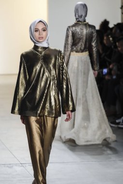 Anniesa Hasibuan Fw17 koleksiyonu