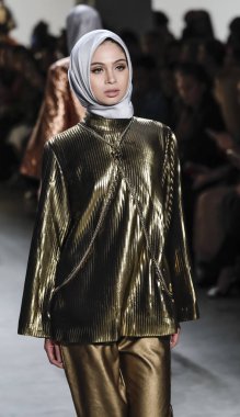 Anniesa Hasibuan Fw17 koleksiyonu