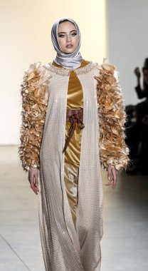 Anniesa Hasibuan Fw17 koleksiyonu