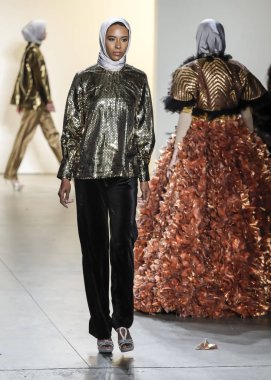 Anniesa Hasibuan Fw17 koleksiyonu