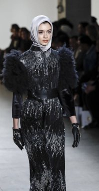 Anniesa Hasibuan Fw17 koleksiyonu