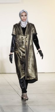 Anniesa Hasibuan Fw17 koleksiyonu