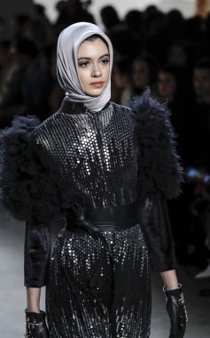 Anniesa Hasibuan Fw17 koleksiyonu