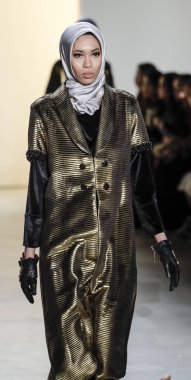 Anniesa Hasibuan Fw17 koleksiyonu