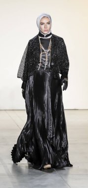 Anniesa Hasibuan Fw17 koleksiyonu