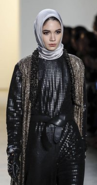 Anniesa Hasibuan Fw17 koleksiyonu