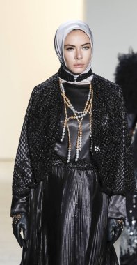 Anniesa Hasibuan Fw17 koleksiyonu