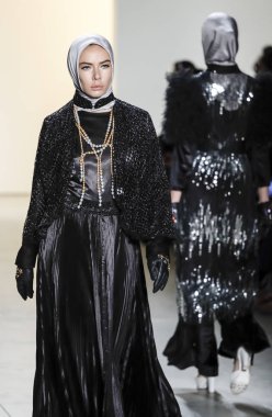 Anniesa Hasibuan Fw17 koleksiyonu