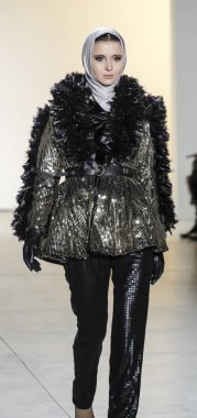 Anniesa Hasibuan Fw17 koleksiyonu