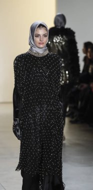 Anniesa Hasibuan Fw17 koleksiyonu