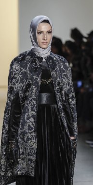 Anniesa Hasibuan Fw17 koleksiyonu