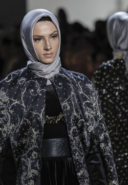 Anniesa Hasibuan Fw17 koleksiyonu