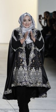 Anniesa Hasibuan Fw17 koleksiyonu