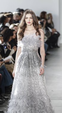 Pamella Roland pist gösteri 