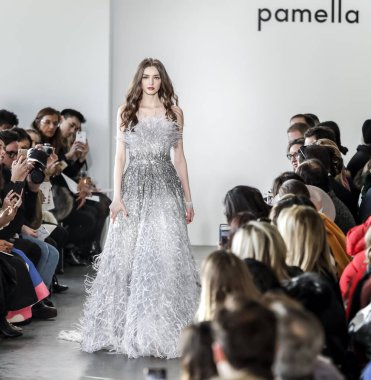 Pamella Roland pist gösteri 