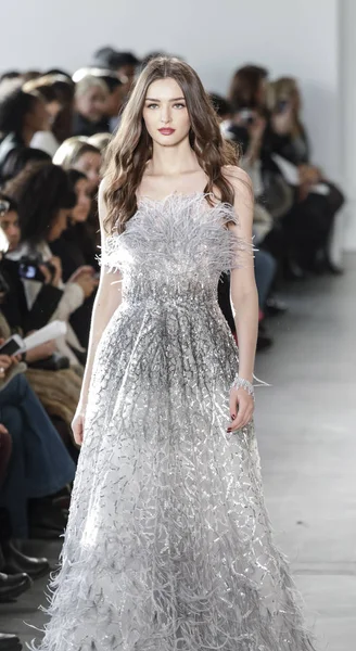 Pamella Roland pist gösteri 