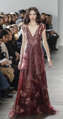 Pamella Roland pist gösteri 