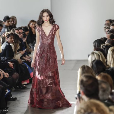 Pamella Roland pist gösteri 