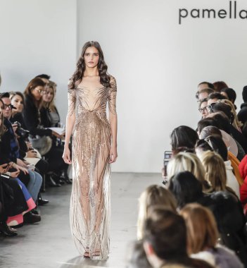 Pamella Roland pist gösteri 